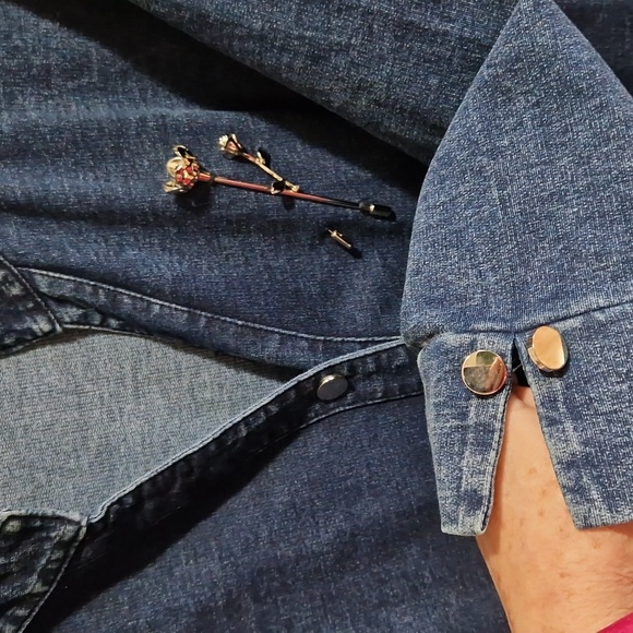 Denim top, button up with 7/8 sleeves - Picture 2 of 6